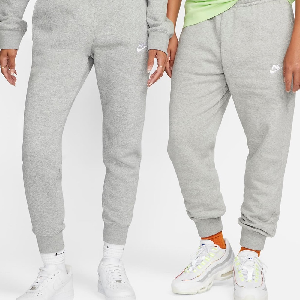 Nike Men’s Sportwear Club Fleece Gray Joggers, Size Medium